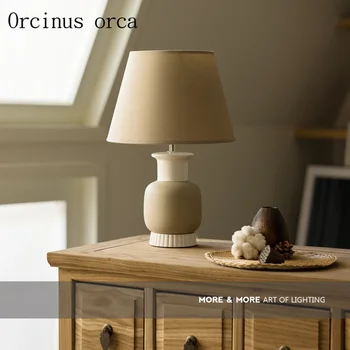 Ziemeļvalstu minimālisma moderno pelēko keramikas galda lampas dzīvojamā istabā gultas lampa Amerikāņu stilā radošo modes siltā galda lampa